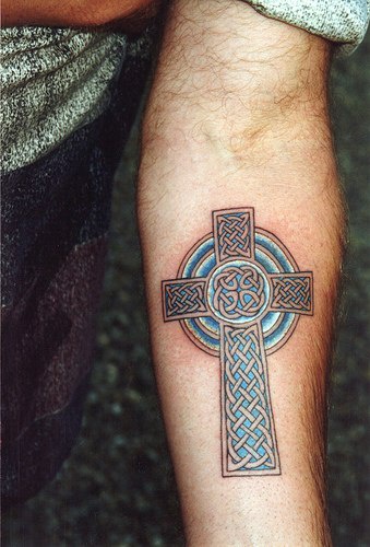 croce stile celtico tatuaggio colorato