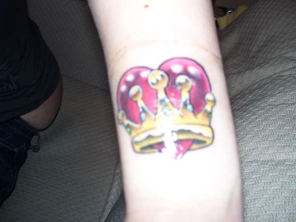 Regular crowned heart tattoo in colour