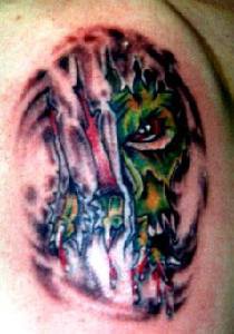 3d creatura zombie verde tatuaggio