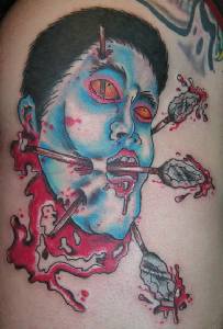 Le tatouage d&quothomme asiatique mort