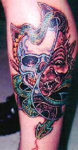 demone cranio e serpente tatuaggio colorato