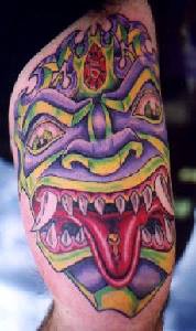 stile indiano demone tatuaggio colorato