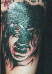 Le tatouage réaliste de démon d&quotun filme