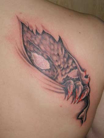 3d sguardo demone tatuaggio sulla spalla