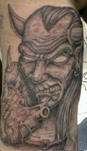 demone nero mangia cuore tatuaggio