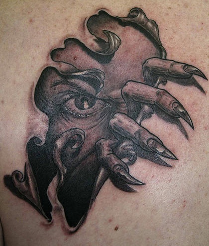Fría mirada del demonio por la piel cortada tatuaje en tinta negra