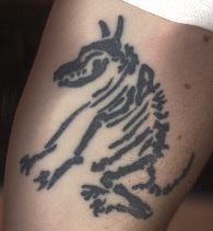 tatuaje de esqueleto de perro