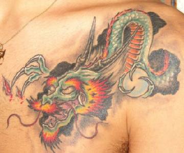 Le tatouage de dragon chinois mystique