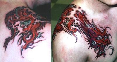 drago cinese rosso tatuaggio sulla spalla
