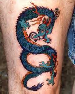 Tatuaje de un dragón azul típico chino