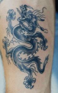 divertente stile drago cinese tatuaggio
