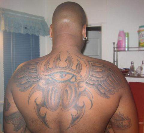 Ägyptischer heiliger Käfer mit Auge Tattoo am ganzen Rücken