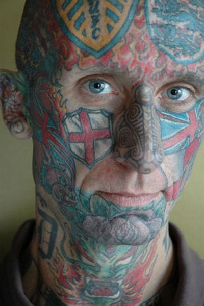 Englische Flagge Tattoo am ganzen Gesicht
