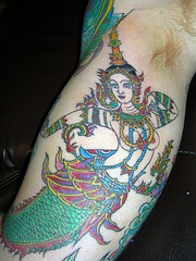 sirena con stile indiano tatuaggio colorato