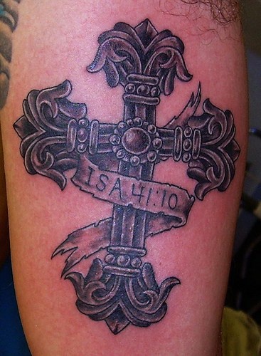 Le tatouage de beau croix chrétien