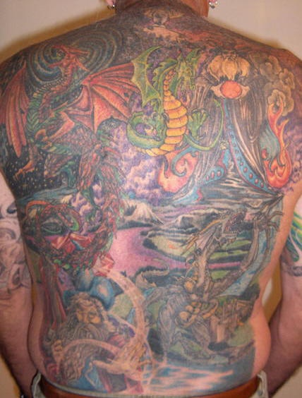 fantastica tema sulla schiena tatuaggio