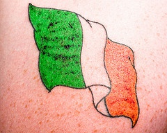 bandiera irlandese su vento tatuaggio