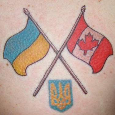 Le tatouage de drapeau de l&quotUkraine de de Canada