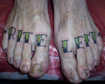 Tatuajes en los pies, dos palabras derecho e izquierdo