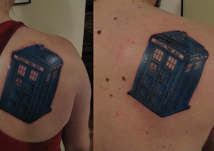 Le tatouage de l&quotamiyié de Docteur Who