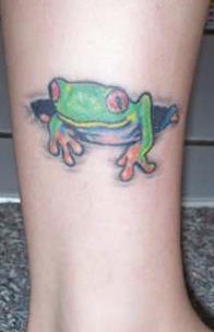 Le tatouage de grenouille de la déchirure de la peau