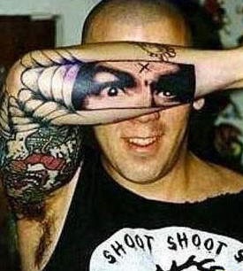 Occhi originali sul braccio tatuaggio