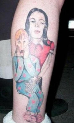 el tatuaje de Michael Jackson con un niño