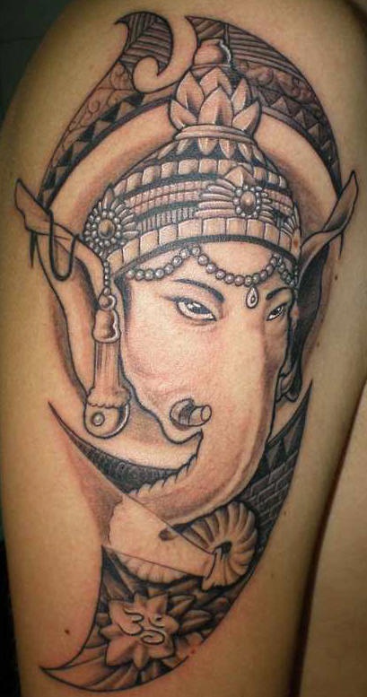 tatuaje obra de arte en tinta negra de Ganesha