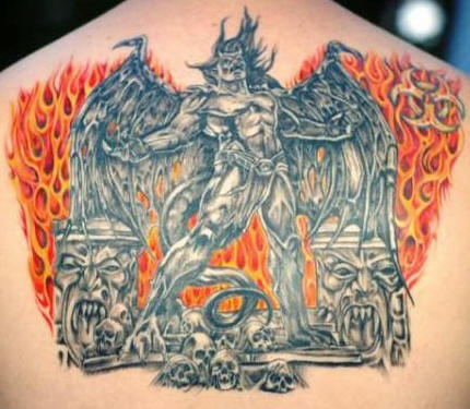 Demone re in inferno tatuaggio