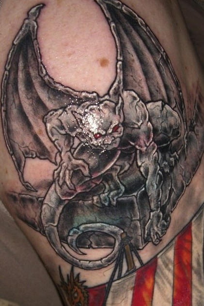 Räumliche steinerne Gargoyle  Tattoo