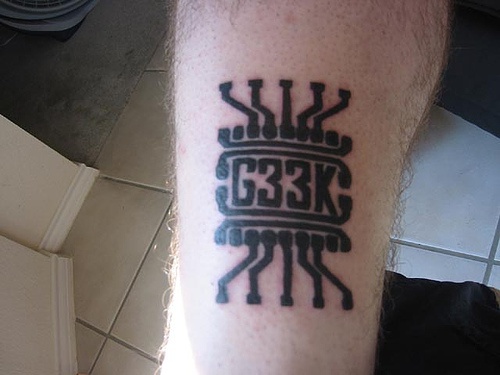 Le tatouage de Geek sur le Circuit électronique