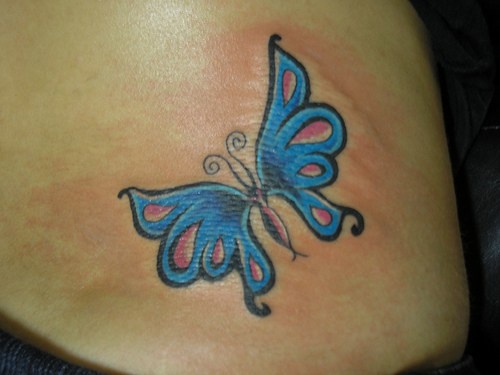 Farfalla blu colorata tatuaggio