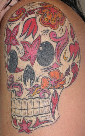 Cranio con fiori tatuaggio