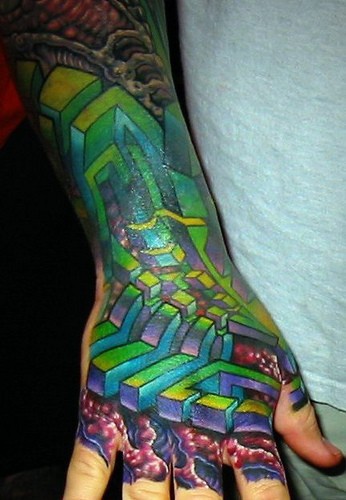 Tatuaje en la mano, robot verde volumétrico