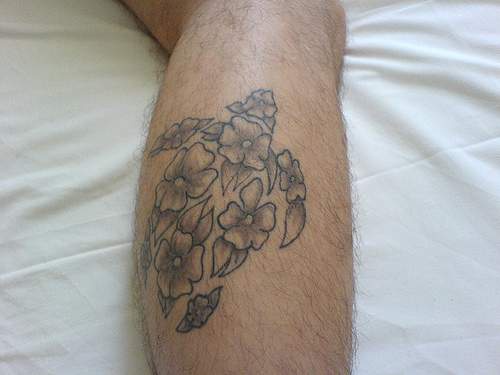 Leg hawaiian tattoo with flowered turtle