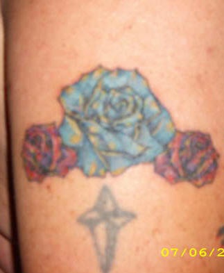 Rose des vents avec le tatouage amateur de roses
