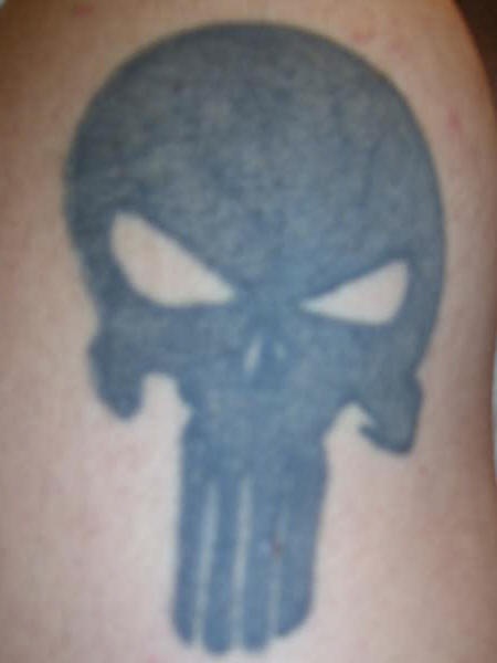 Crâne de Punisher tatouage fait à la maison