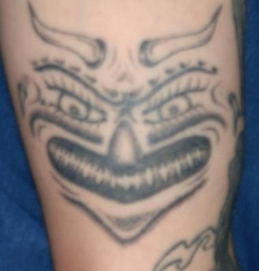 tatuaje flojo de la cara de demonio