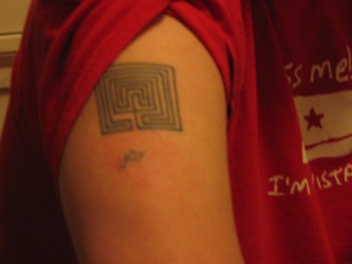 Labyrinth auf Arm hausgemachtes Tattoo