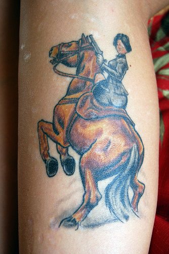 Lady auf Pferd Tattoo