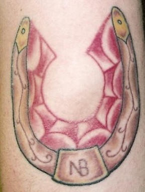 ferro di cavallo origginale rosso tatuaggio