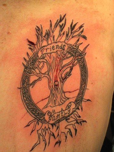 Tatuaje del símbolo celtico del arbol de la vida