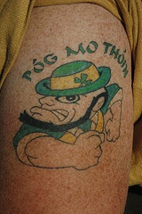 Le tatouage irlandais d&quotun leprechaun furieux