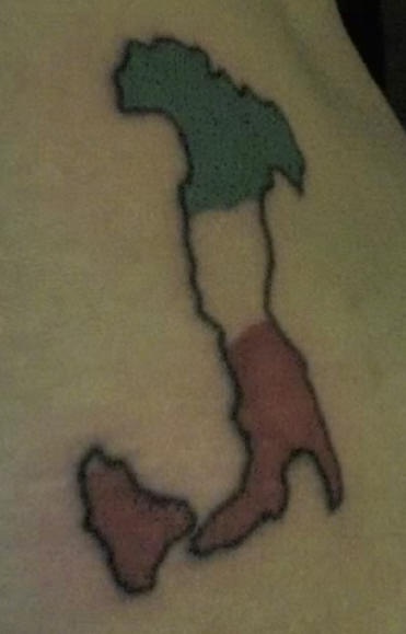 stivale italiano colorato di bandiera tatuaggio