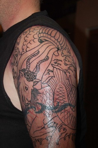 Japanischer Stil Tattoo mit Ziege und Drachen