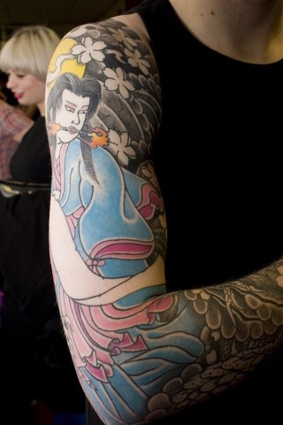 Tatuaje de la manga estilo japonés de una geisha