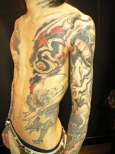 Un gros tatouage en style japonais