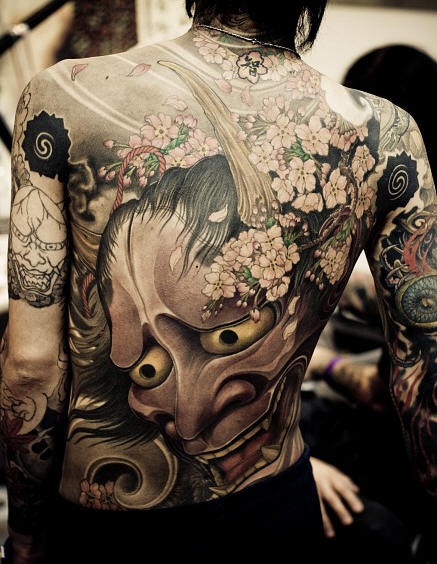 tatuaje obra de arte en toda la espalda de demonio japonés