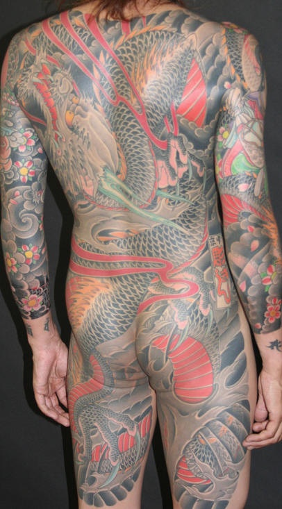 Tatuaje en todo cuerpo de un yakuza japonés