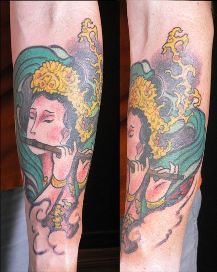 Tatuaje multicolor de una geisha japonesa